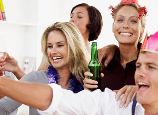 Partybusz bérlés-Évzáró céges party helyszín és transzfer egyben.